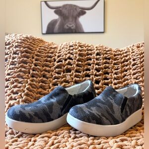 Kids Slip-On Sneakers in Gray Camouflage